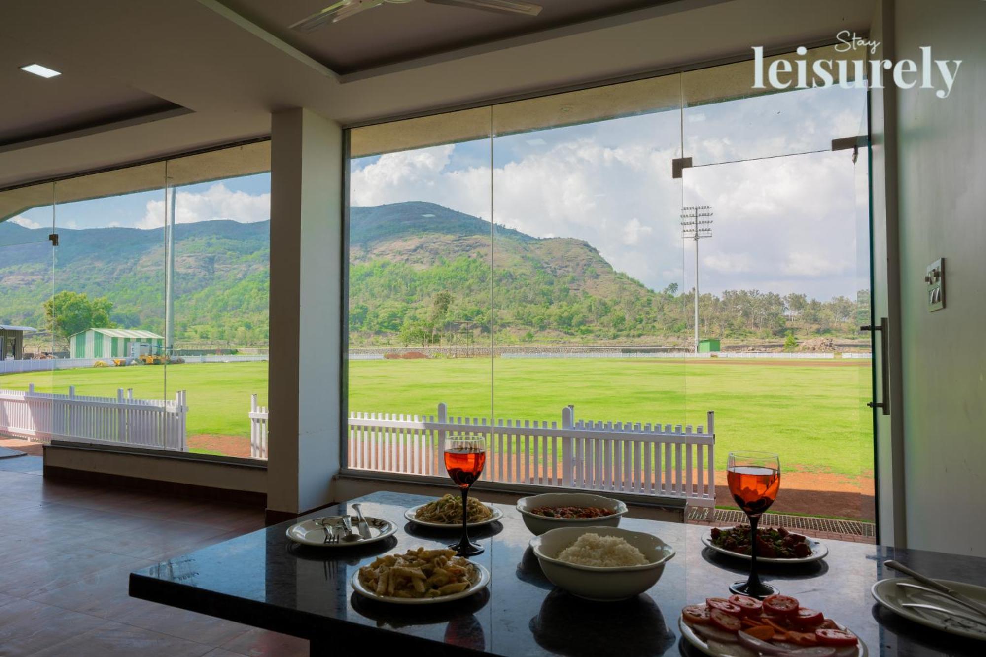 Stay Leisurely - Pavilion By The Hills, Lonavala - Stadium View Rooms Εξωτερικό φωτογραφία